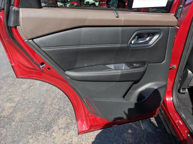 Used 2023 Nissan Rogue SL w/ SL Premium Package image 13