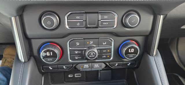 Used 2022 Chevrolet Suburban Z71 w/ Luxury Package AWD/4WD image 25