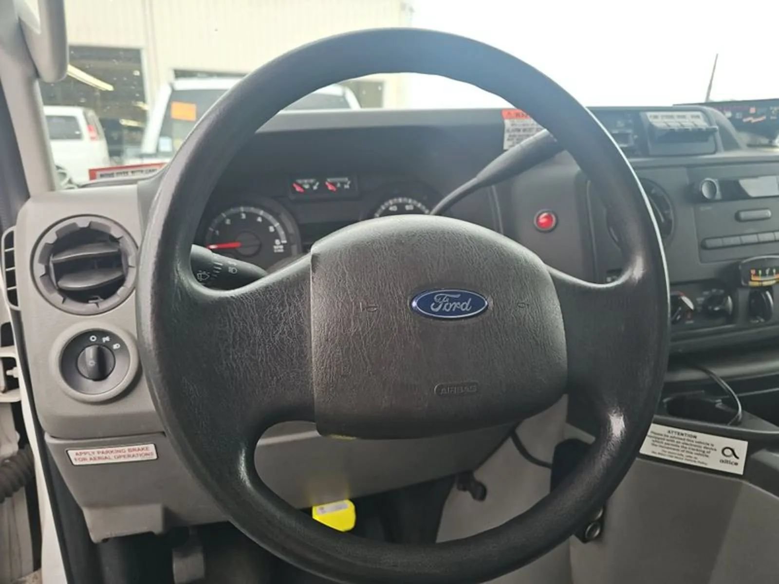 Used 2014 Ford E-350 and Econoline 350 Super Duty w/ Power Group RWD image 4