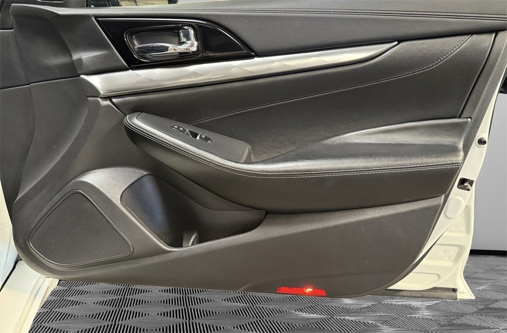 Used 2022 Nissan Maxima SL image 14