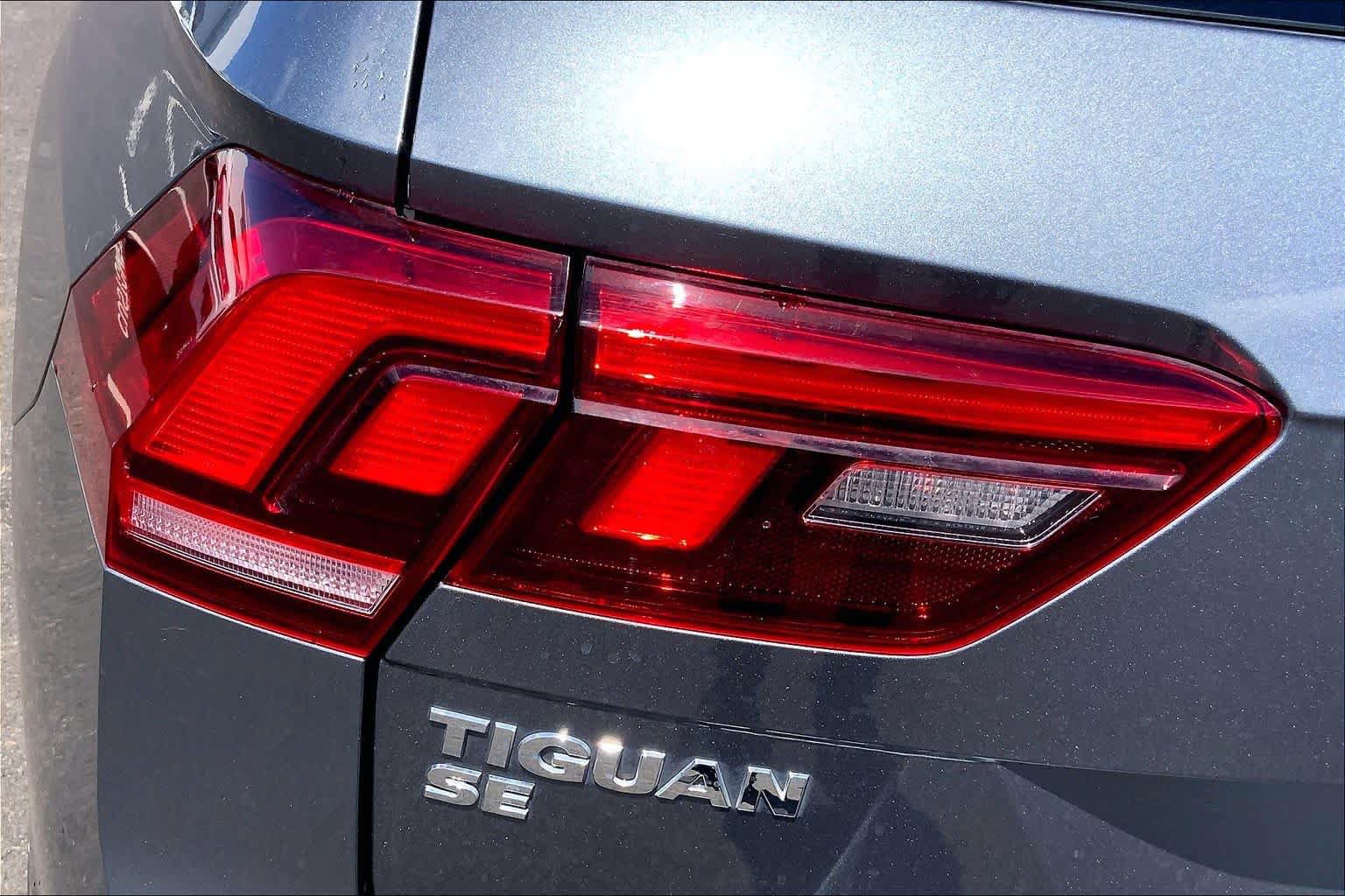 Used 2021 Volkswagen Tiguan SE FWD image 32