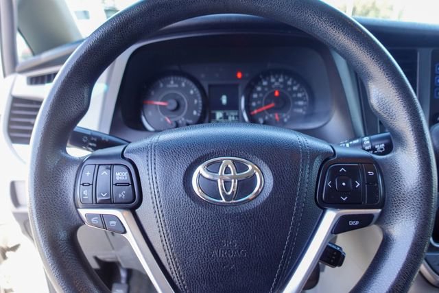 Used 2017 Toyota Sienna L FWD image 13