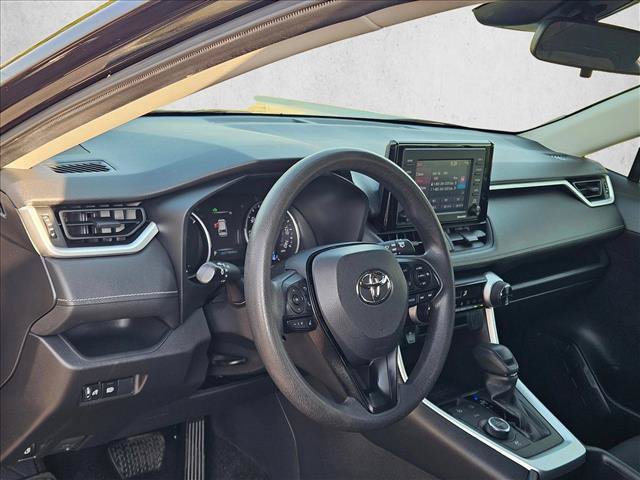 Used 2022 Toyota RAV4 LE AWD/4WD image 10