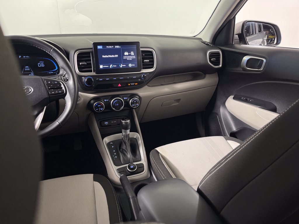 Certified 2025 Hyundai Venue SEL FWD image 18
