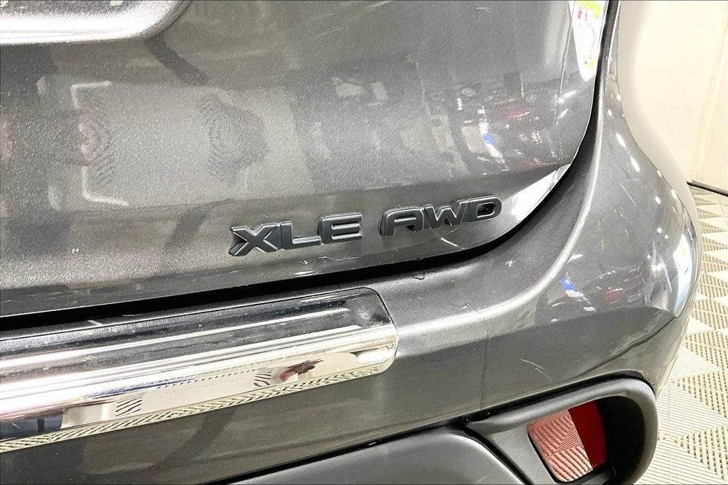 Used 2022 Toyota Highlander XLE image 14