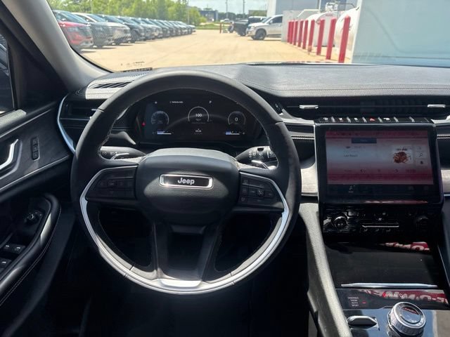 Used 2023 Jeep Grand Cherokee L Limited AWD/4WD image 31