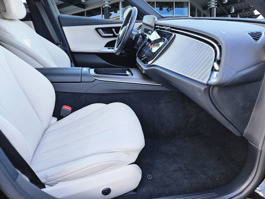 Used 2025 Mercedes-Benz E 350 4MATIC Sedan image 8
