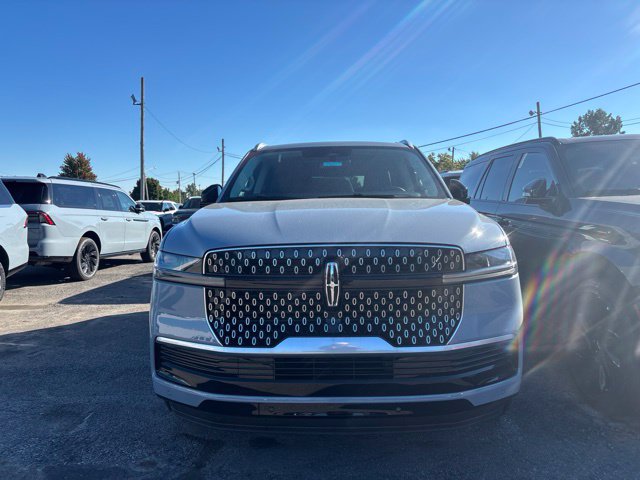 New 2026 Lincoln Navigator Reserve AWD/4WD image 2