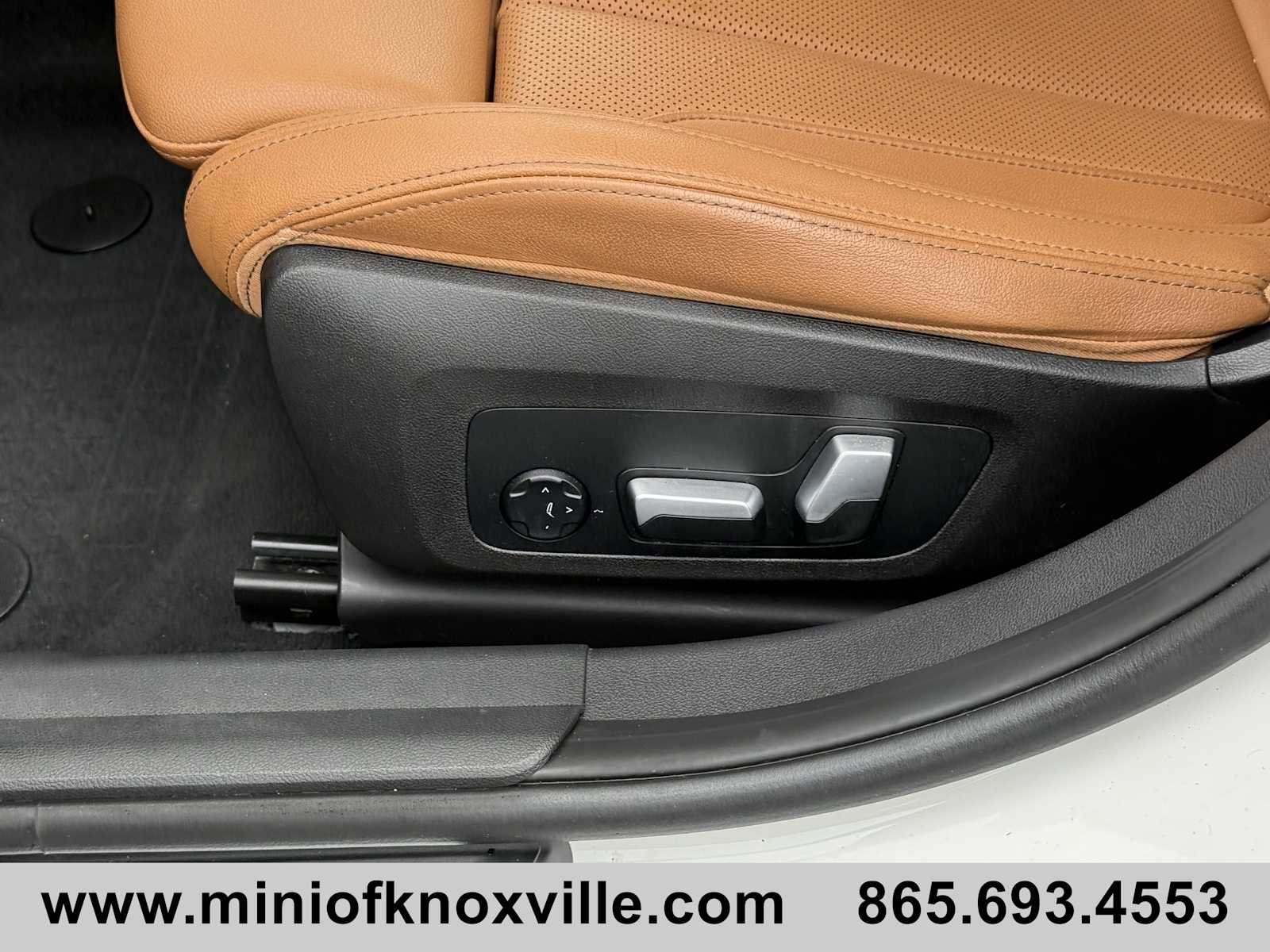 Used 2023 BMW 330i xDrive Sedan w/ Premium Package image 11