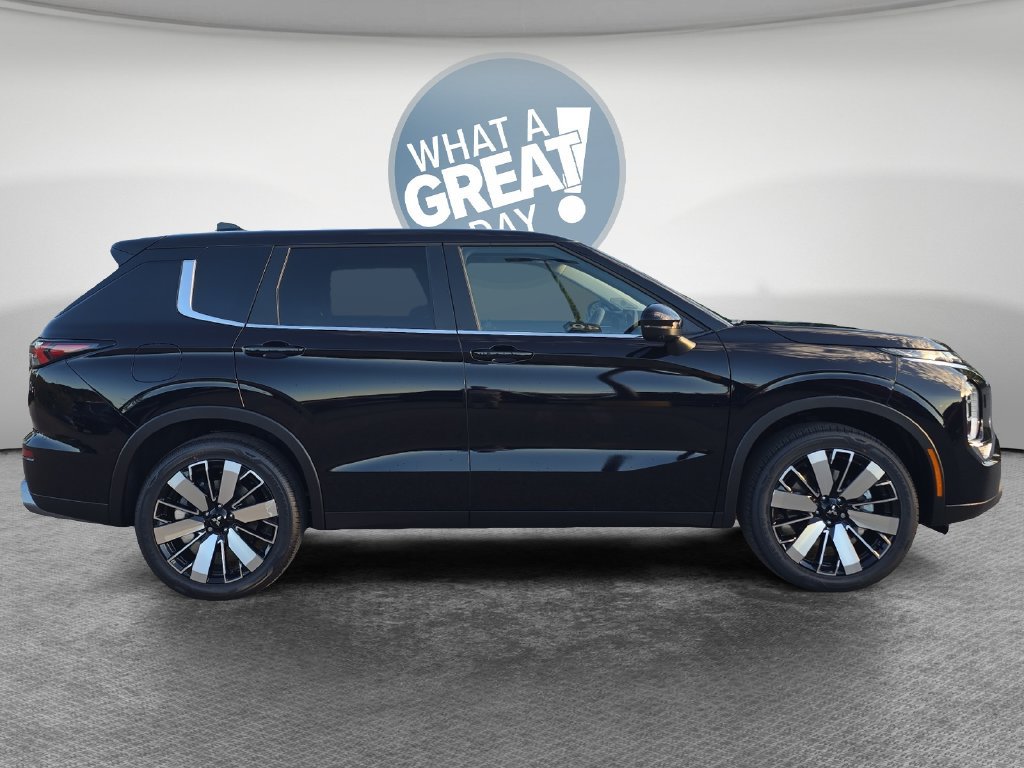 New 2026 Mitsubishi Outlander SE AWD/4WD image 2