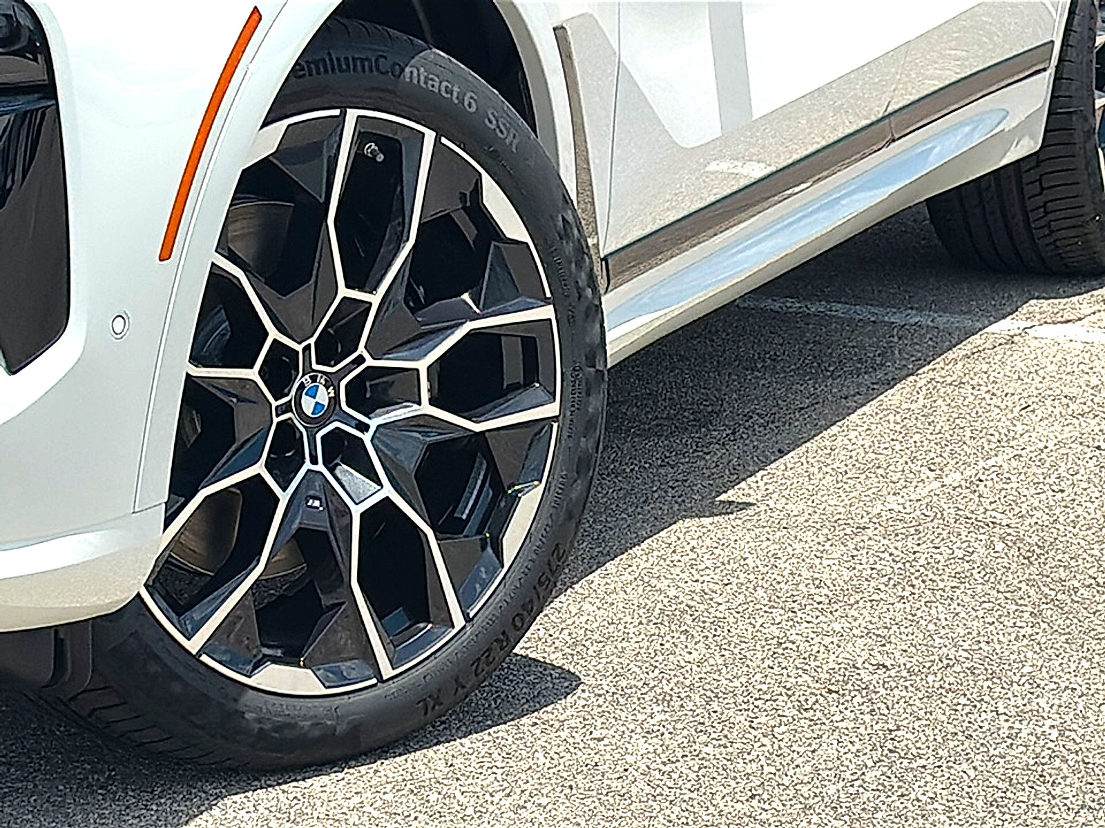 New 2027 BMW X7 xDrive40i w/ M Sport Package AWD/4WD image 3