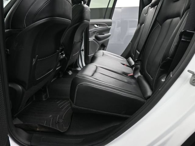 Used 2023 Jeep Grand Cherokee Overland AWD/4WD image 13