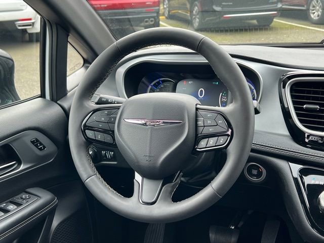 Used 2024 Chrysler Pacifica Select image 14