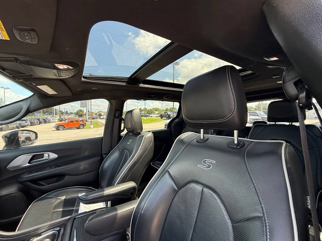 Used 2025 Chrysler Pacifica Limited FWD image 13