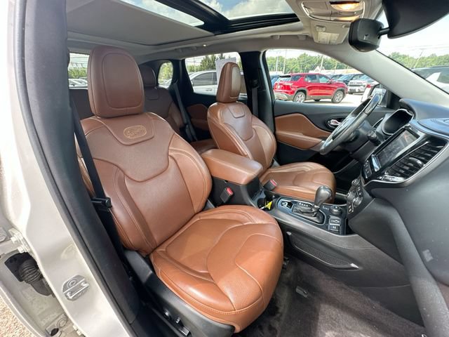 Used 2019 Jeep Cherokee Overland AWD/4WD image 31