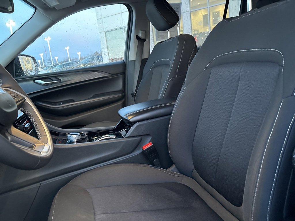 Used 2023 Jeep Grand Cherokee L Laredo image 16