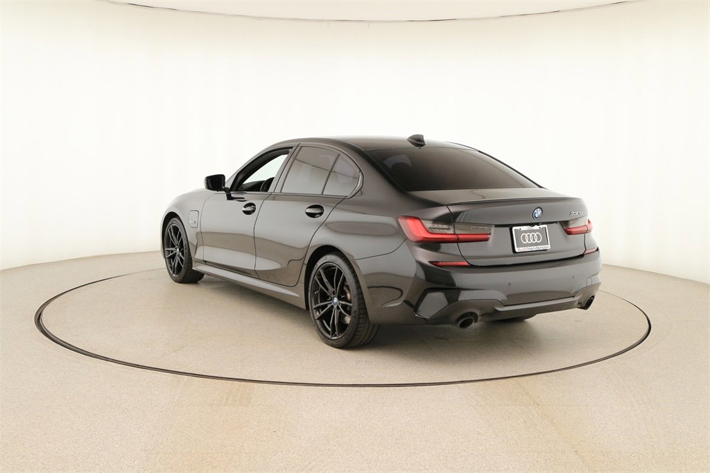 Used 2022 BMW 330e w/ M Sport Package image 4
