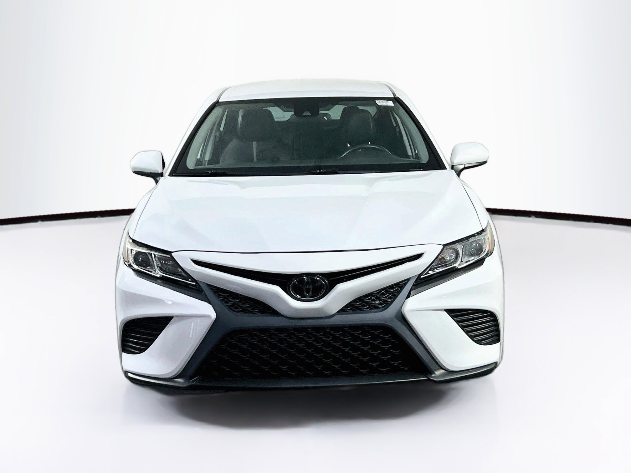 Used 2020 Toyota Camry SE image 2