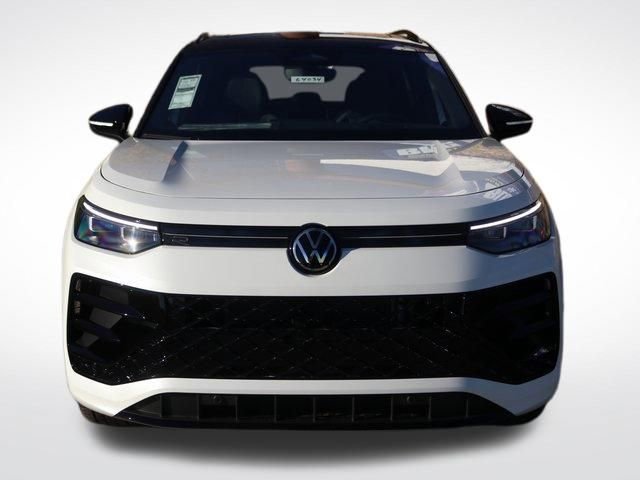 New 2026 Volkswagen Tiguan SE R-Line image 2