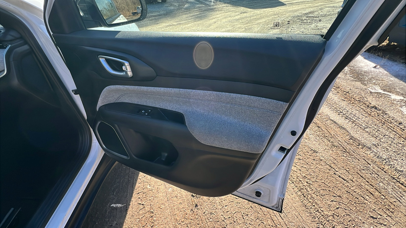 Used 2024 Jeep Compass Latitude image 18