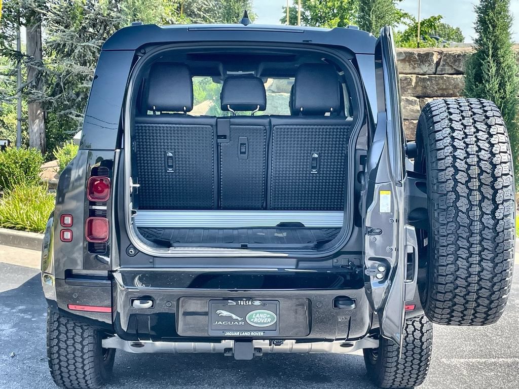 Used 2023 Land Rover Defender 90 X-Dynamic SE AWD/4WD image 19