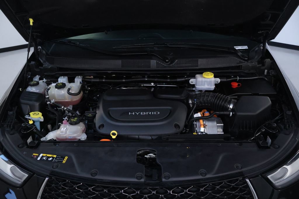 Used 2023 Chrysler Pacifica Touring-L image 37