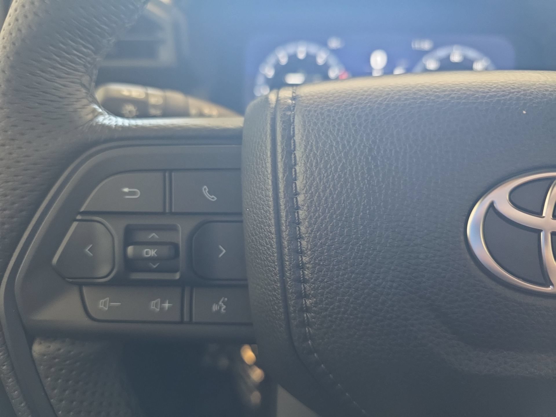 Used 2025 Toyota Tacoma TRD Pro AWD/4WD image 16