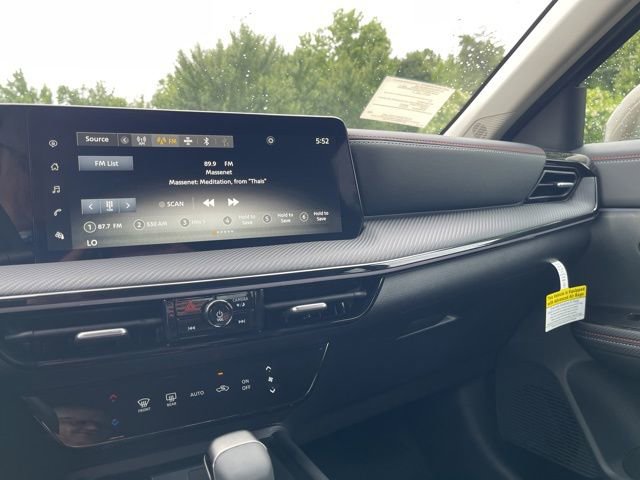 New 2025 Nissan Kicks SR image 18