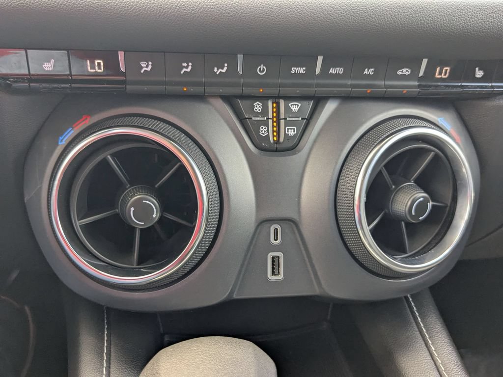 Used 2025 Chevrolet Blazer LT FWD image 19