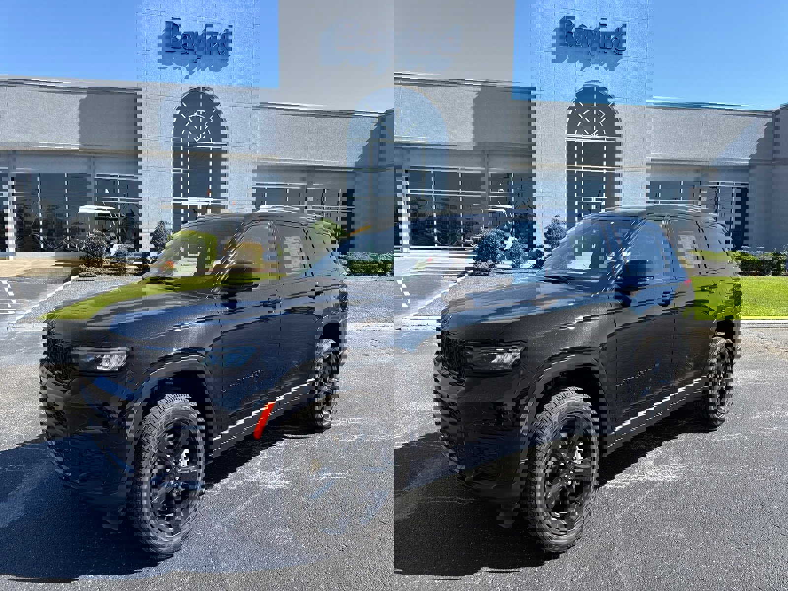 New 2025 Jeep Grand Cherokee L Laredo image 1