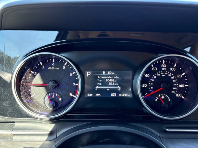 Used 2023 Kia Carnival EX image 28