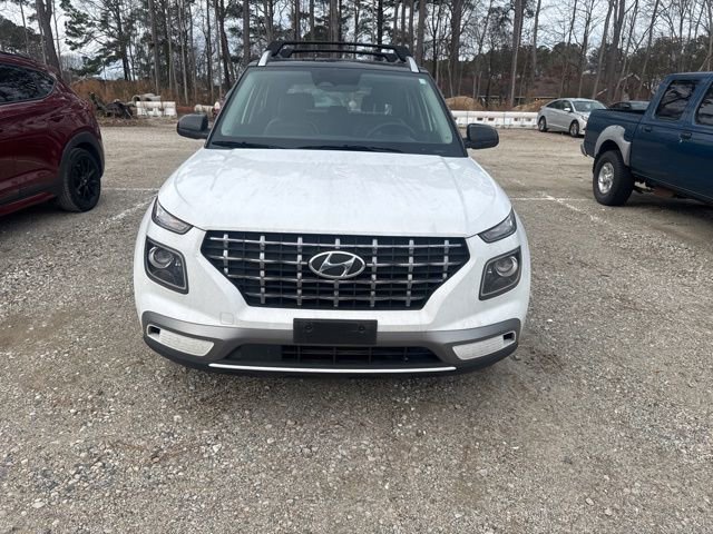 Used 2023 Hyundai Venue Limited image 2