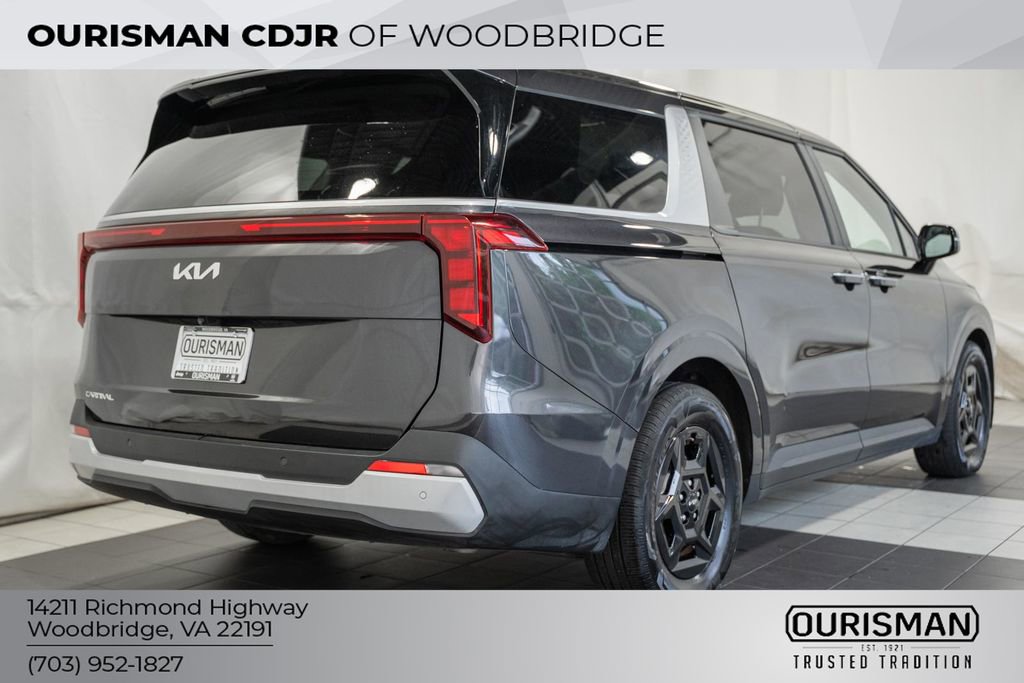 Used 2025 Kia Carnival FWD image 5