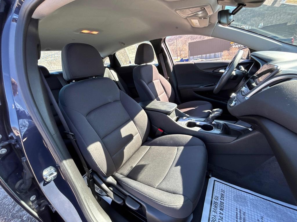 Used 2025 Chevrolet Malibu LT image 25