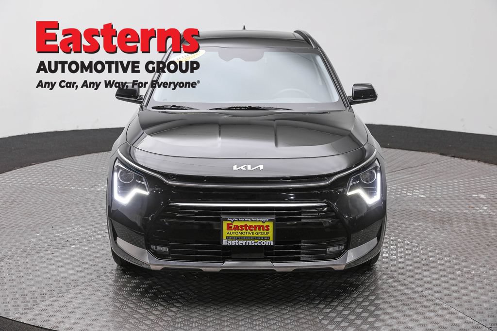 Used 2023 Kia Niro EX Touring FWD image 2