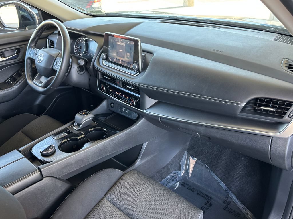 Used 2025 Nissan Rogue SV AWD/4WD image 21
