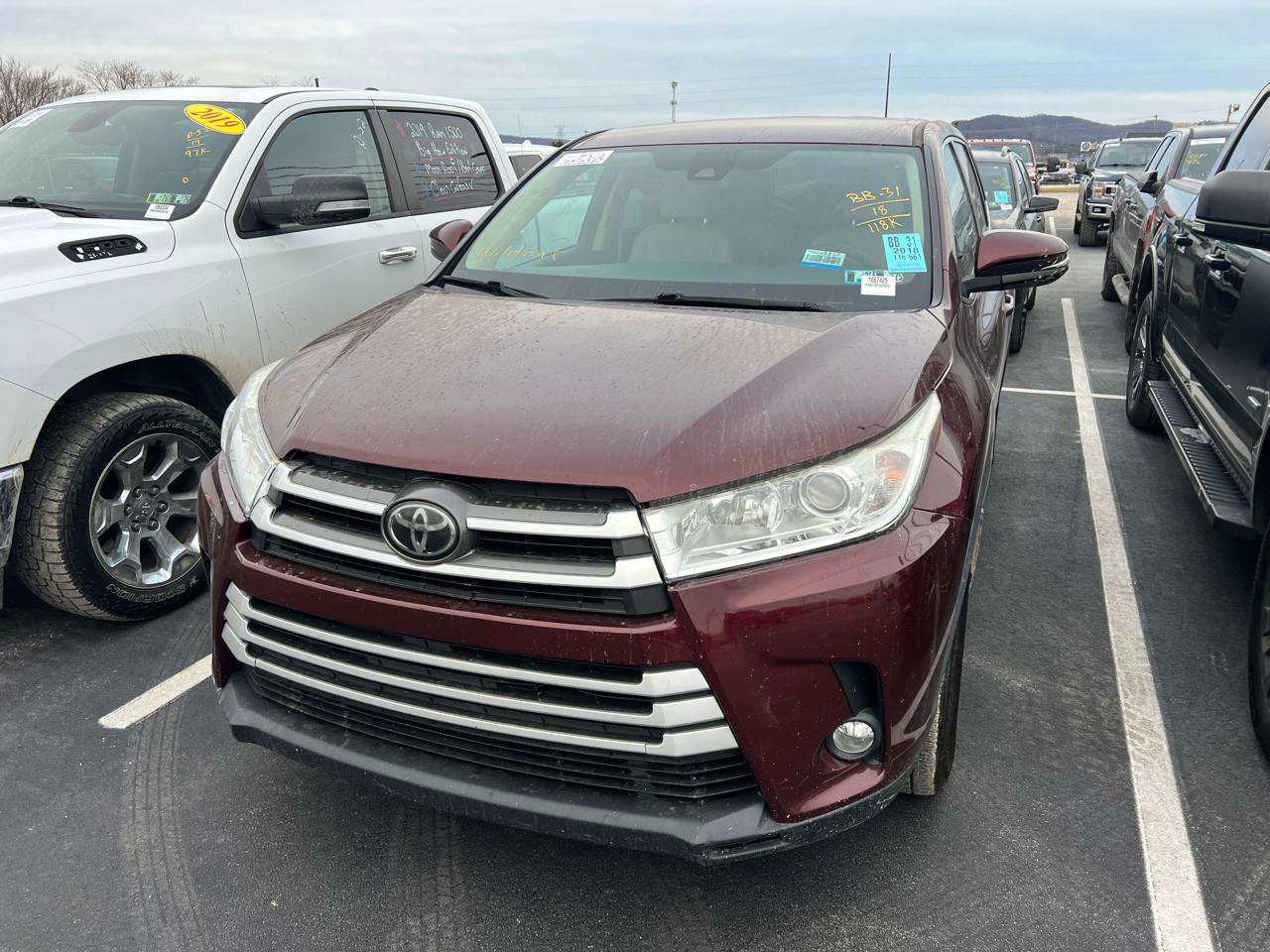 Used 2018 Toyota Highlander Plus w/ Carpet Mat Package (TMS) image 2