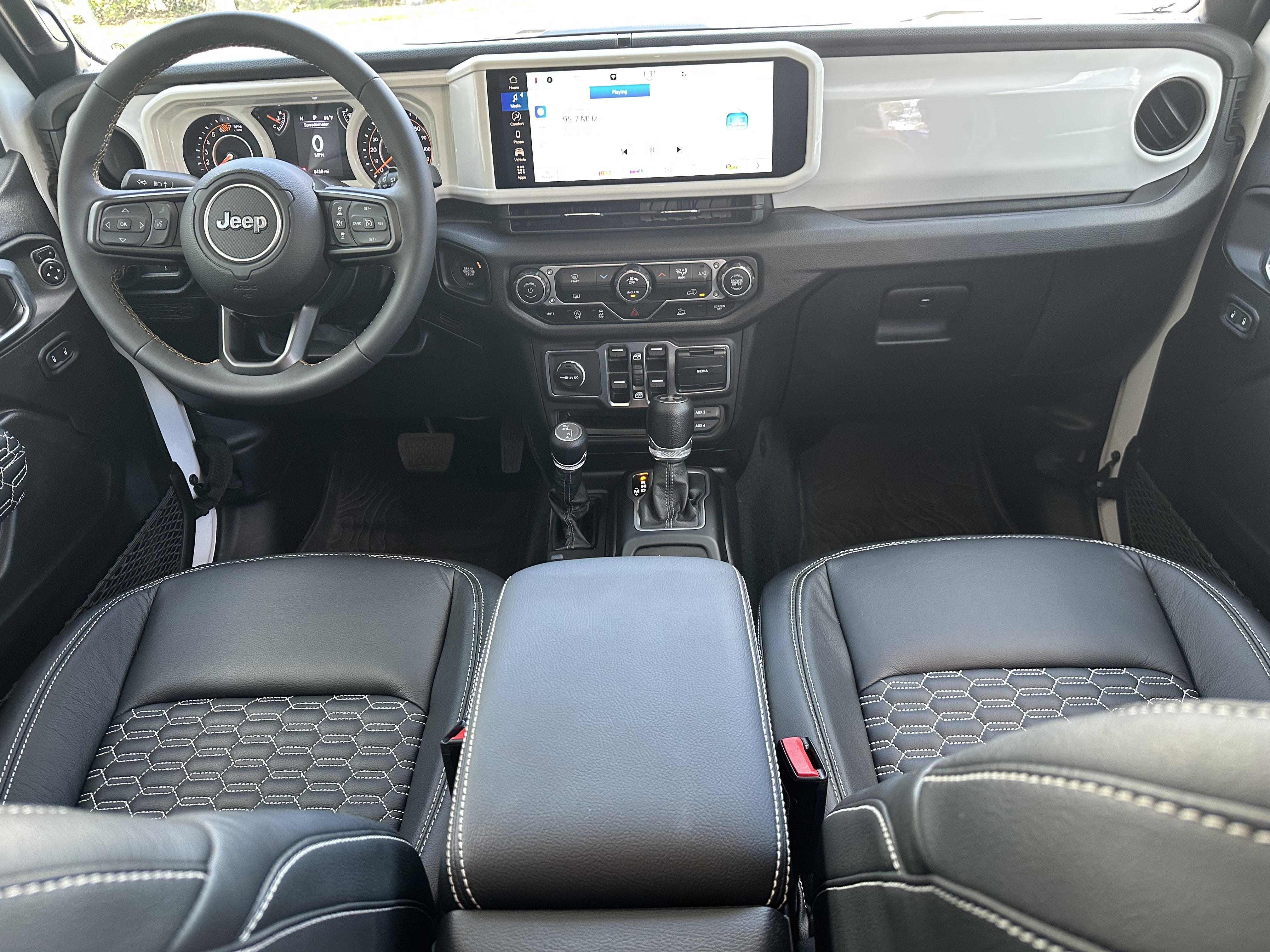 Used 2024 Jeep Wrangler Unlimited Sport image 27