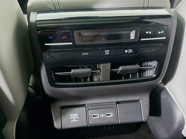 Used 2024 Acura MDX SH-AWD w/ Technology Package image 34