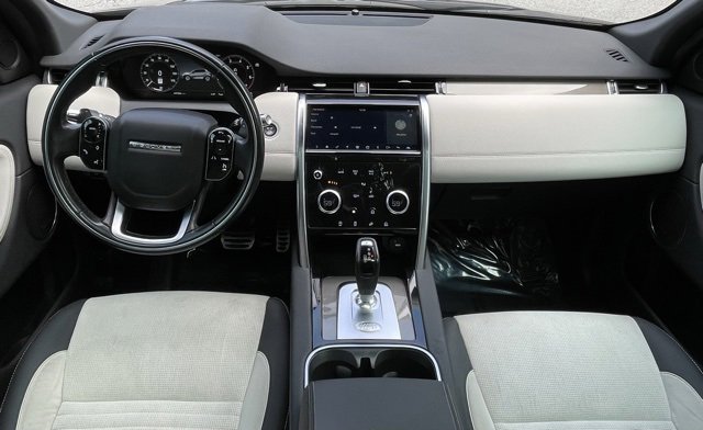 Used 2020 Land Rover Discovery Sport SE R-Dynamic image 16