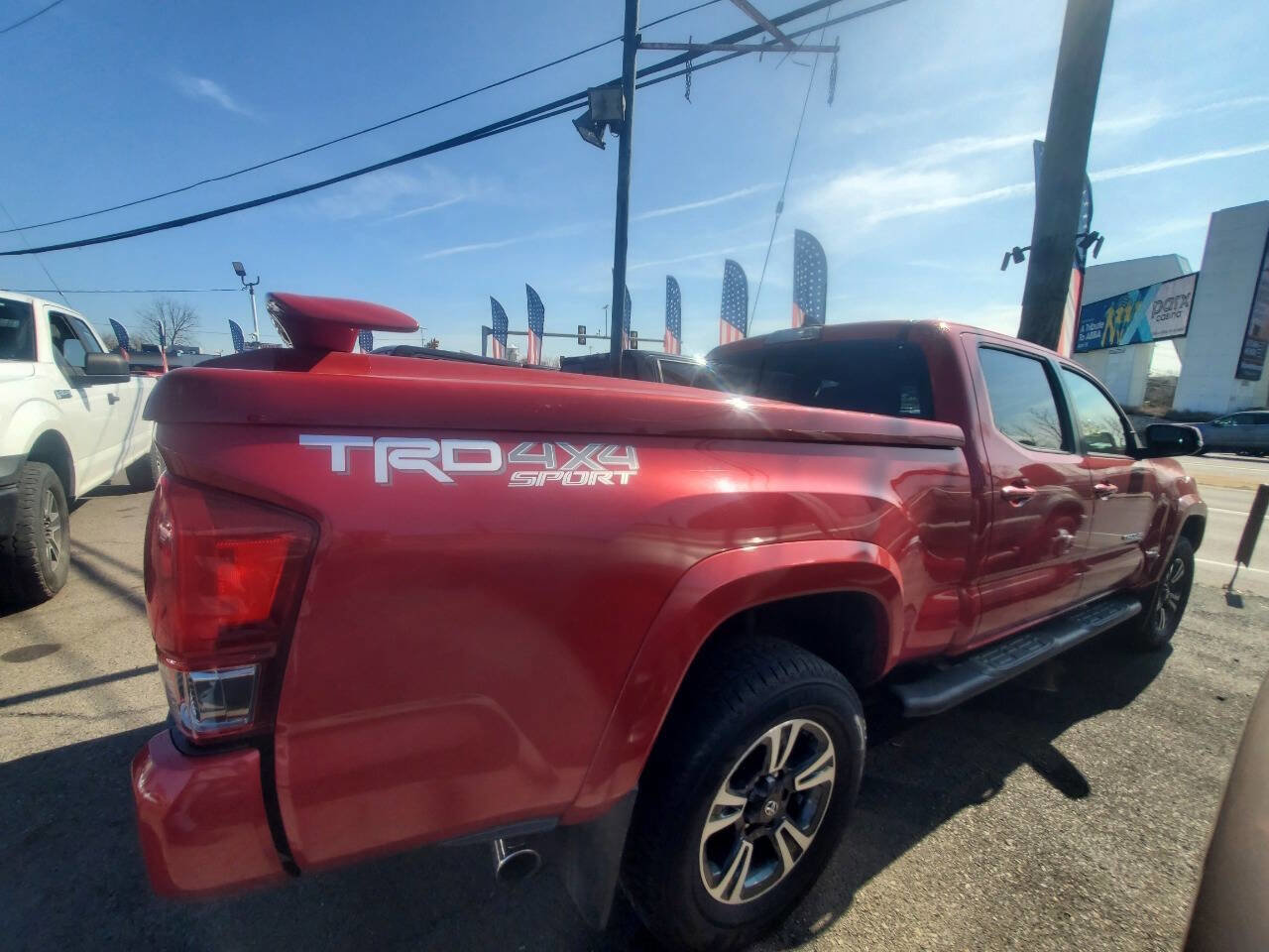 Used 2017 Toyota Tacoma TRD Sport w/ Exterior Package image 5