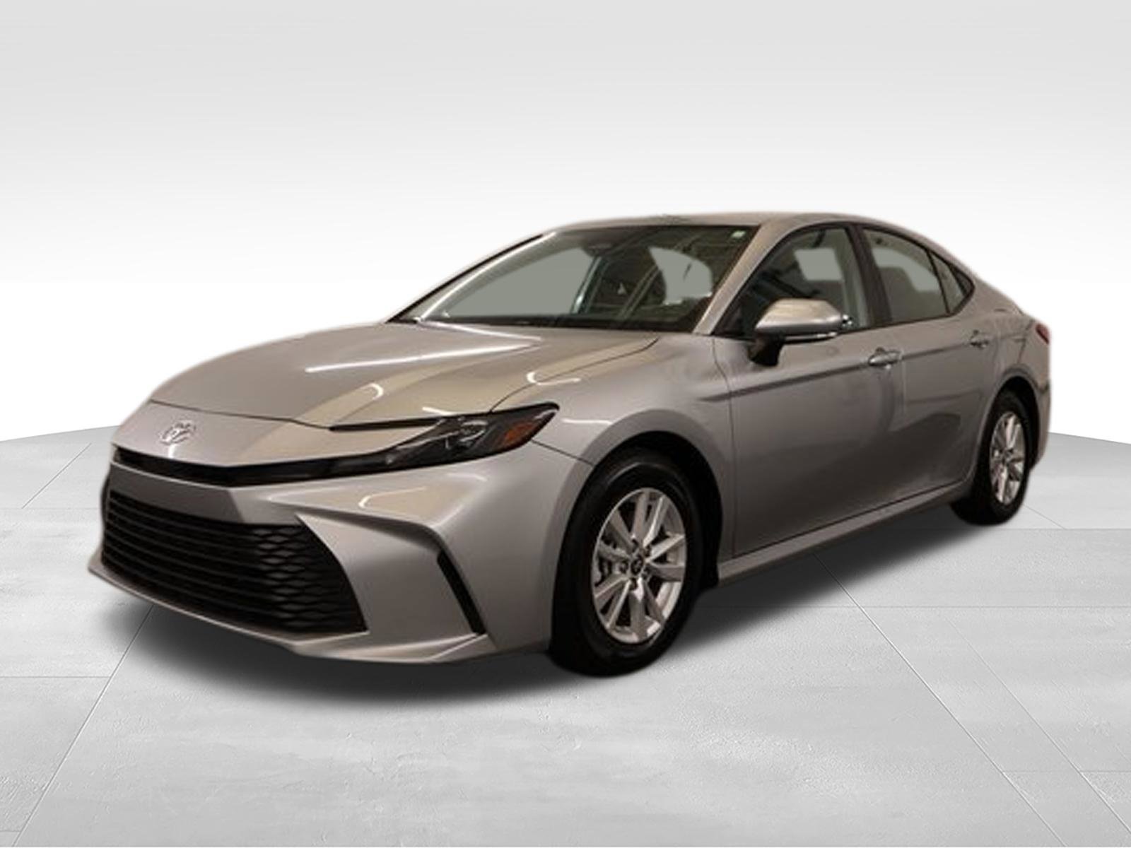 Used 2025 Toyota Camry LE FWD image 6