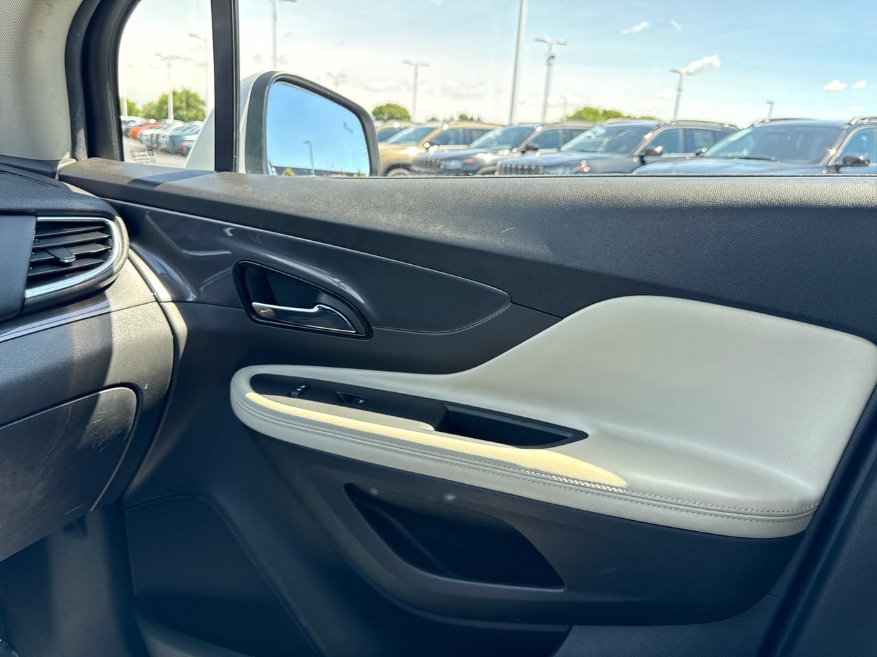 Used 2020 Buick Encore Preferred w/ Safety Package FWD image 30