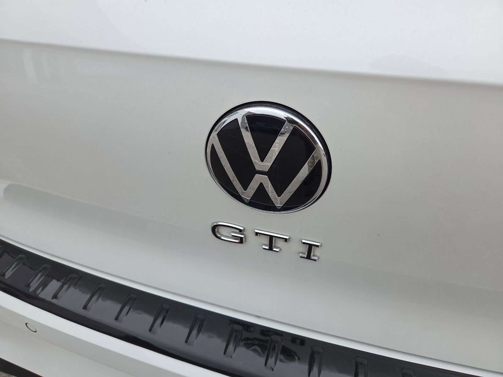 Certified 2022 Volkswagen GTI SE w/ SE Leather Package FWD image 10