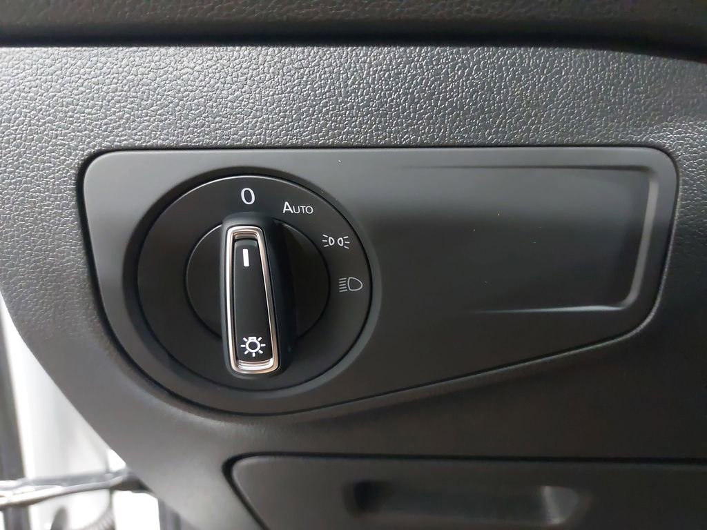 Used 2022 Volkswagen Tiguan SE image 26