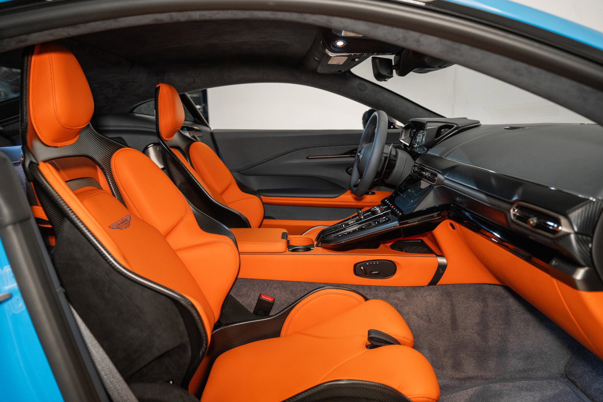 Used 2025 Aston Martin V8 Vantage Coupe image 15