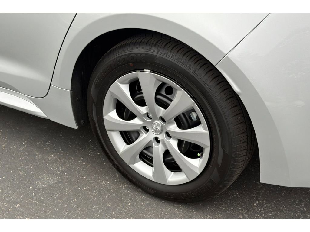 Used 2026 Toyota Corolla LE FWD image 4