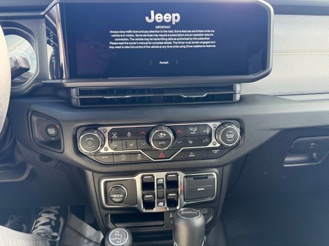 New 2025 Jeep Gladiator Sport image 17