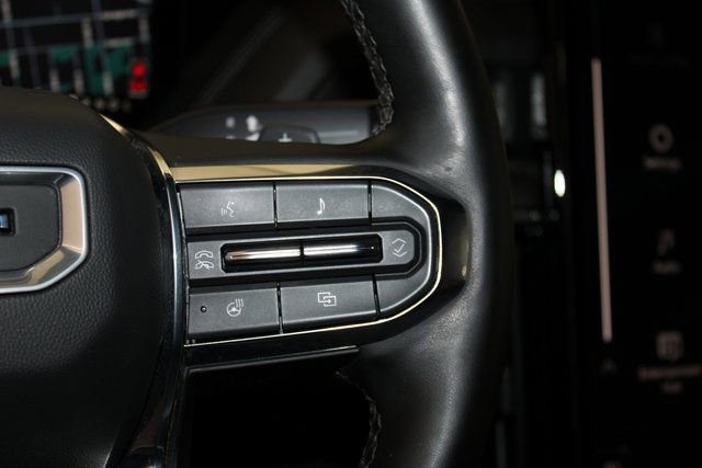 Used 2025 GMC Yukon Denali w/ Advanced Technology Package image 32