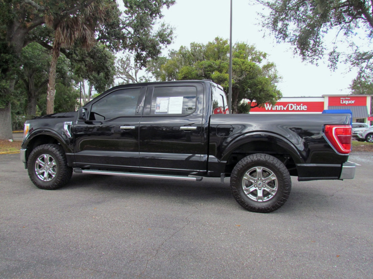 Used 2022 Ford F150 XLT w/ Equipment Group 301A Mid image 4